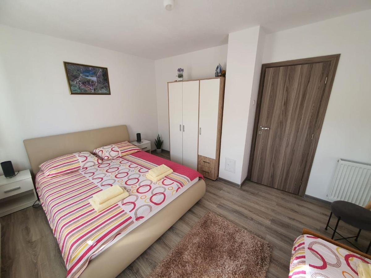 Apartments Sertic 4 Stars Poljanak Bagian luar foto